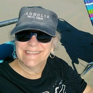 Meet your Posher, Carolyn